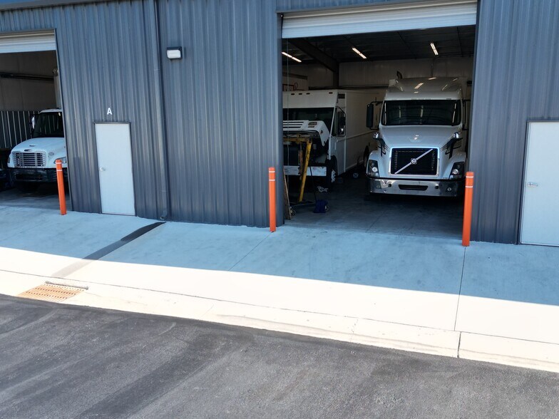 More Photos Of 1850 Chespark Dr, Gastonia Warehouse For Lease