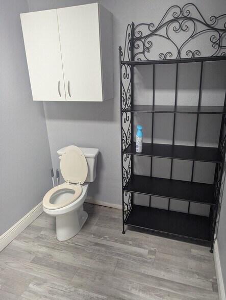 More Photos Of 8411 N Interstate 35, Austin Office For Lease