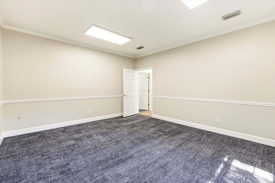 More Photos Of 1804 Miccosukee Commons Dr, Tallahassee Office For Sale