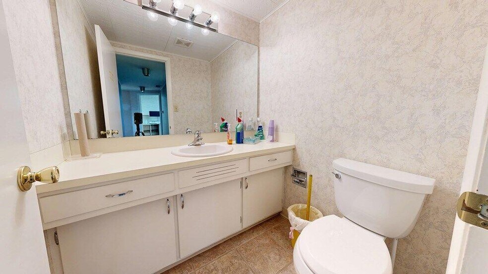 More Photos Of 70 W Smiley Ave, Shelby Medical For Sale