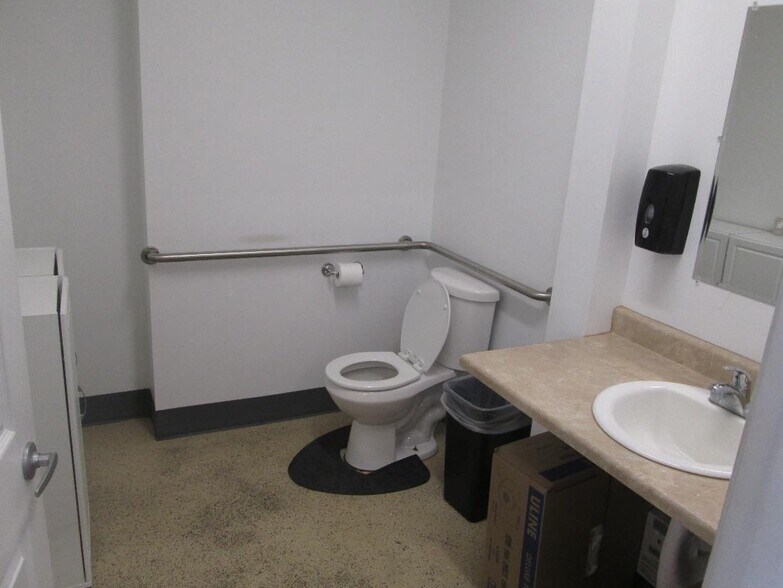 More Photos Of 2693 Delta Ring Rd, Ferndale Warehouse For Lease