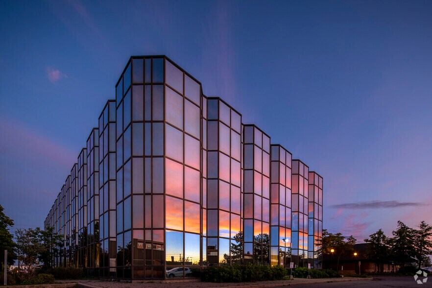 More Photos Of 350 Rutherford Rd S, Brampton Office For Lease