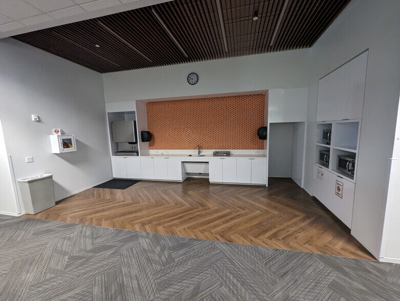 More Photos Of 11410 Greens Crossing Blvd, Houston Light Manufacturing For Sale
