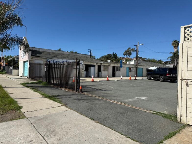 More Photos Of 3170 Market St, San Diego Contractor Storage Yard For Sale