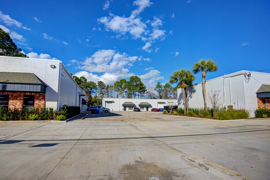 More Photos Of 4949 Sunbeam Rd, Jacksonville Unknown For Lease