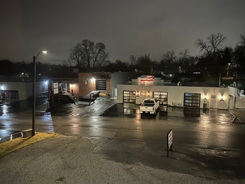 More Photos Of 220 W 80th Ter, Kansas City Storefront Retail Office For Sale