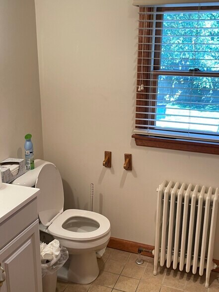 More Photos Of 420 Osborn Ave, Riverhead Office For Sale