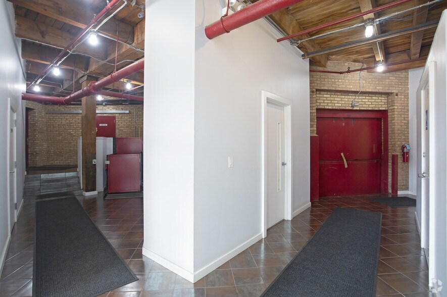 More Photos Of 1820 W Webster Ave, Chicago Office For Sale