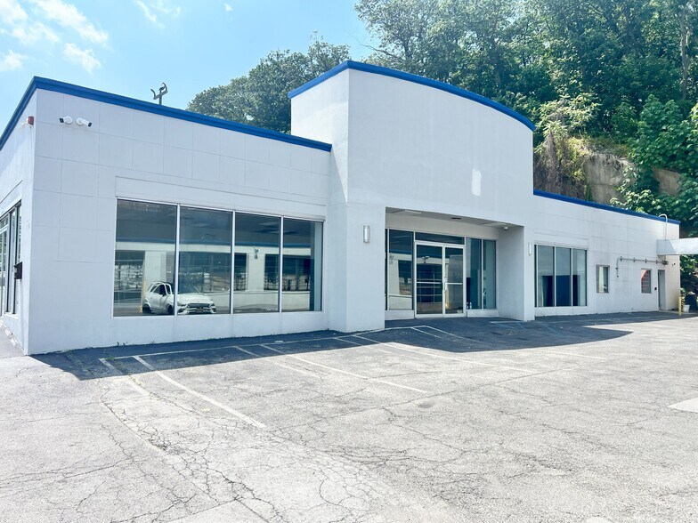 Primary Photo Of 1245 Central Park Ave, Yonkers Auto Dealership For Lease