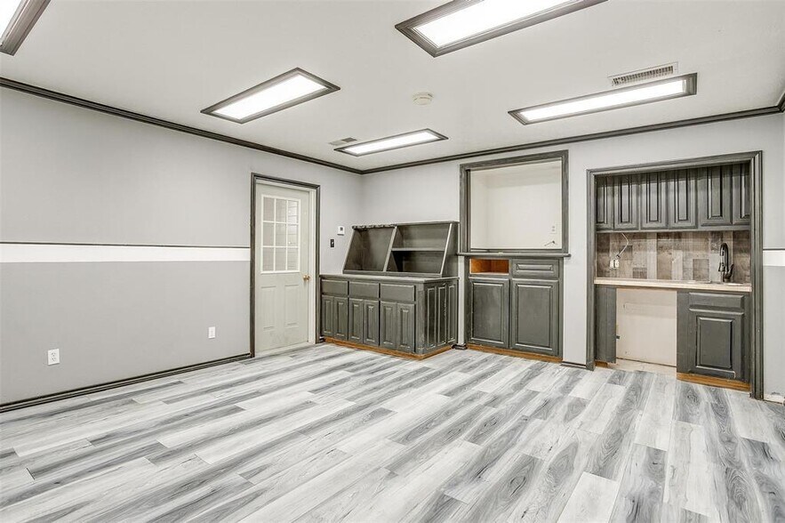 More Photos Of 640 E Highway 199, Springtown Warehouse For Lease