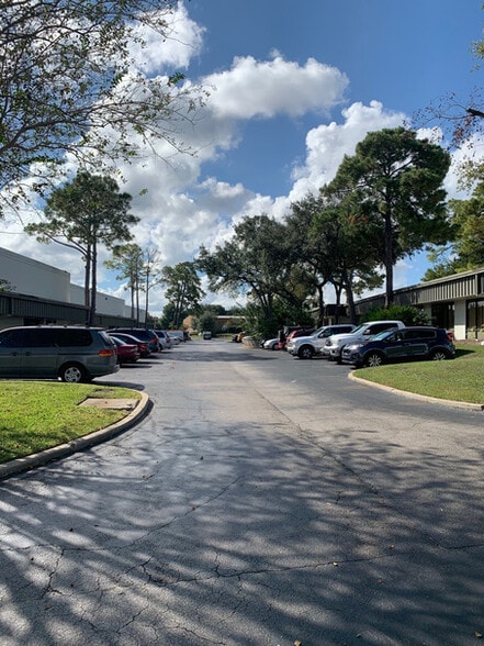 More Photos Of 701 S Kirkman Rd, Orlando Unknown For Lease
