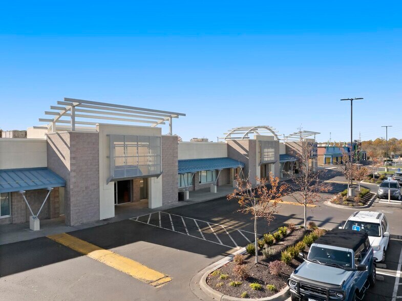 More Photos Of 501 NW Barry Rd, Kansas City Unknown For Lease