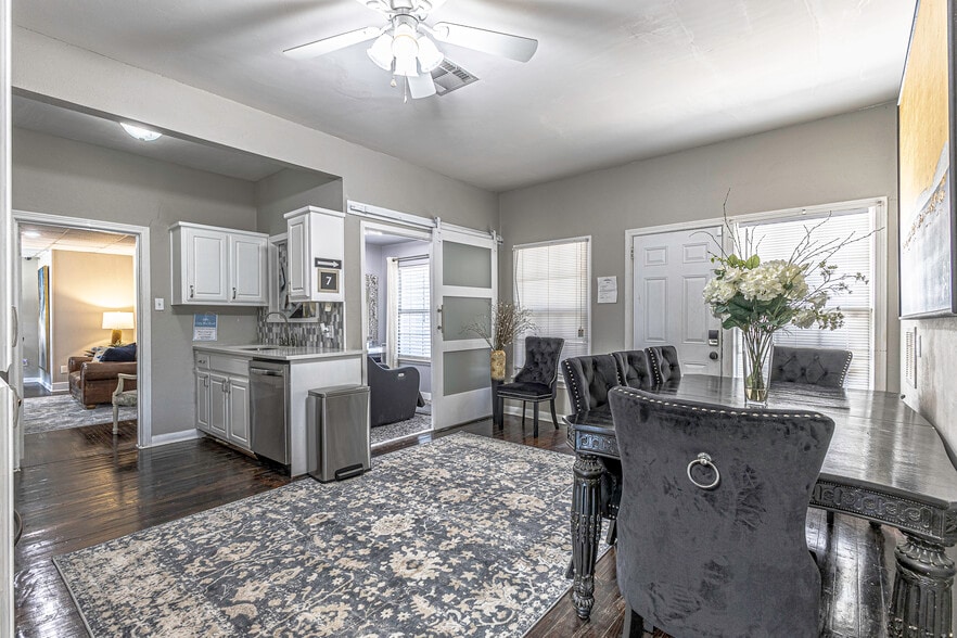 More Photos Of 4209 W waco Dr, Waco Office For Lease