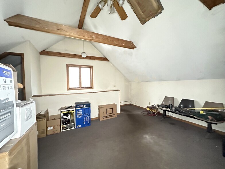 More Photos Of 611 W Manlius St, East Syracuse Auto Repair For Sale