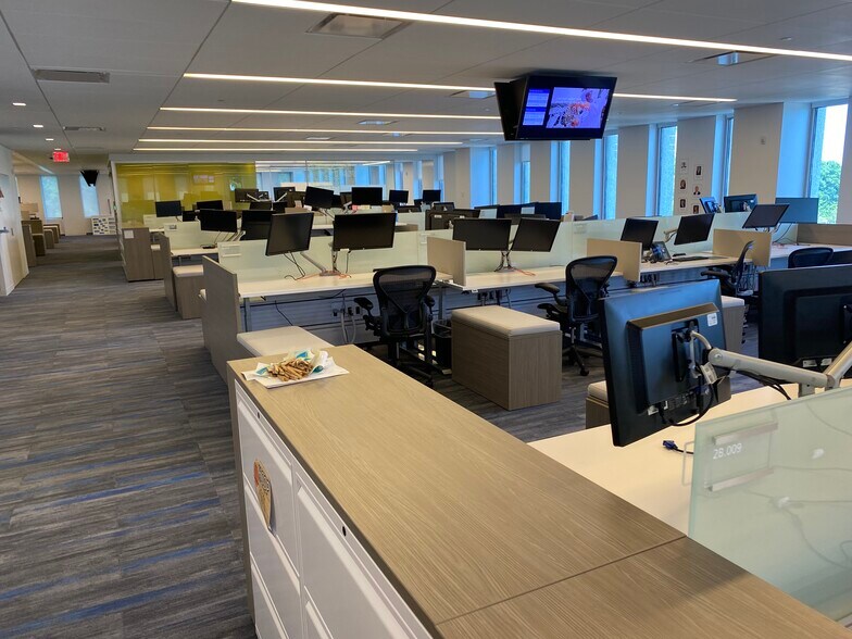 More Photos Of 700 Quaker Ln, Warwick Office For Lease