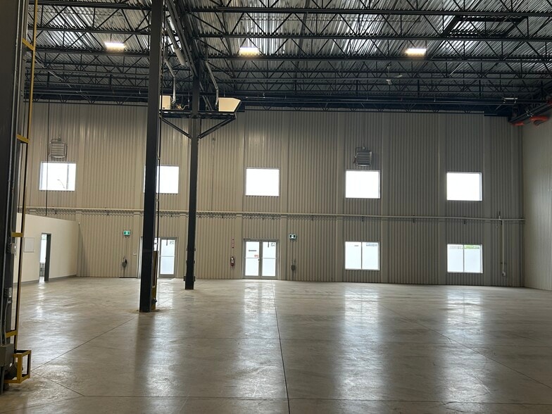 More Photos Of 379B Corduroy Rd, Ottawa Warehouse For Lease