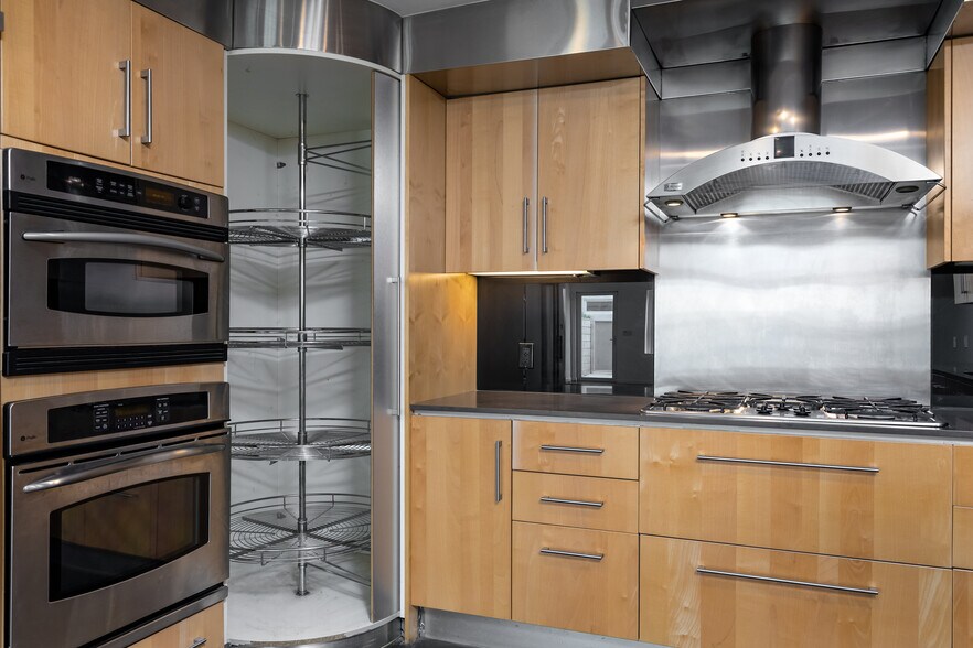 More Photos Of 2100 Abbot Kinney Blvd, Venice Office For Lease