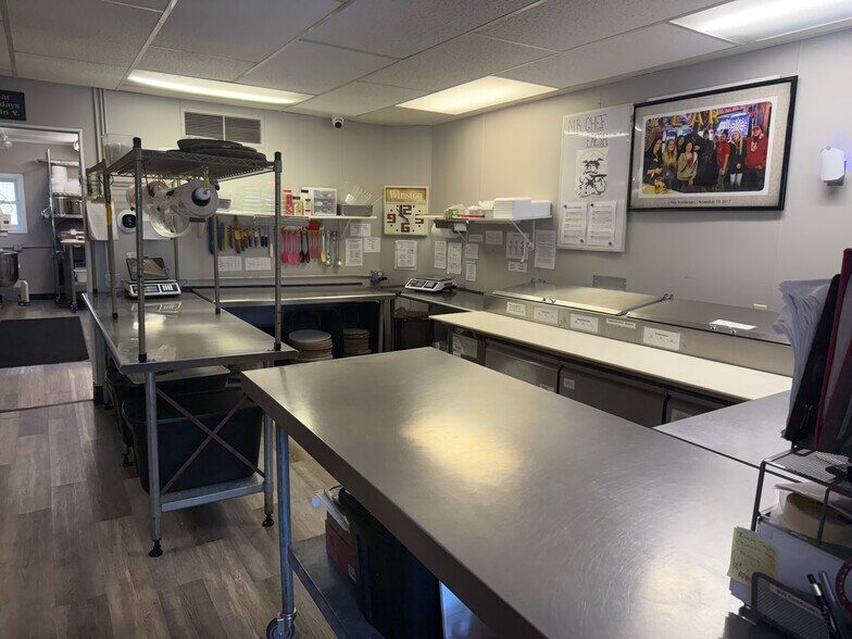 More Photos Of 204 Manitowoc St, Menasha Restaurant For Sale