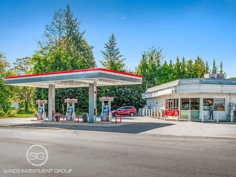 Primary Photo Of 154 Rockingham St, Bellows Falls Convenience Store For Sale