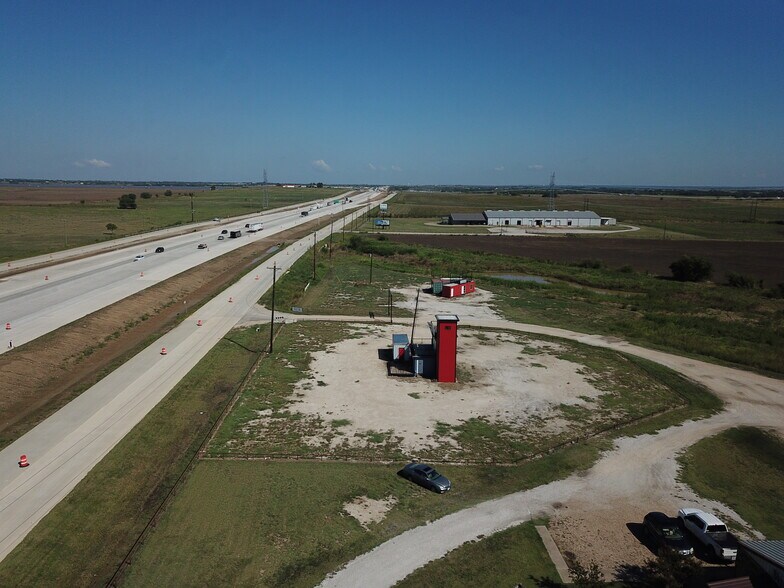 More Photos Of 6345 Interstate 35, Valley View Land For Lease