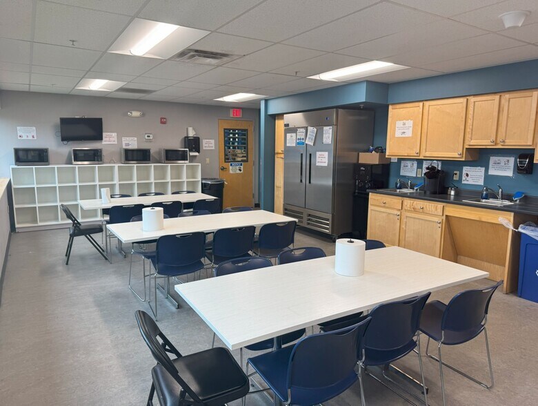 More Photos Of 34 River Rd, Essex Junction Warehouse For Lease