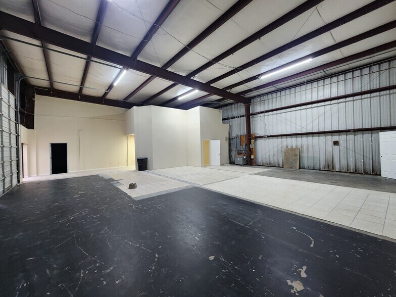 More Photos Of 5485 W Sam Houston Pky N, Houston Unknown For Lease