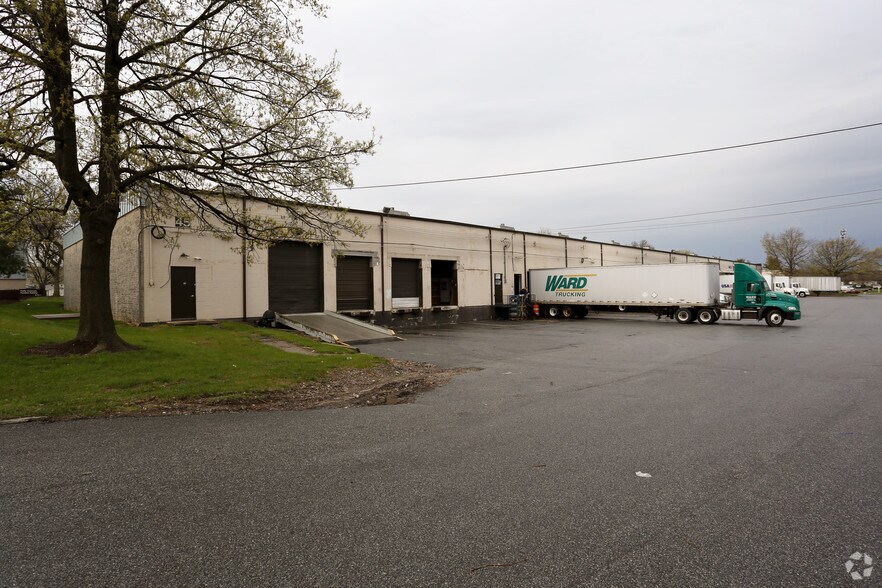 More Photos Of 100-110 Darby Commons Ct, Folcroft Light Distribution For Lease