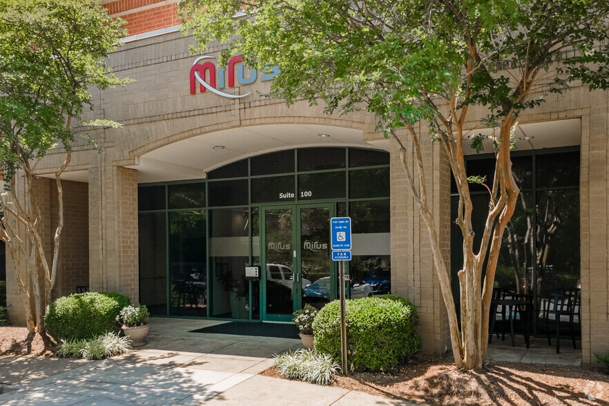 More Photos Of 1755 W Oak Pky, Marietta Distribution For Lease