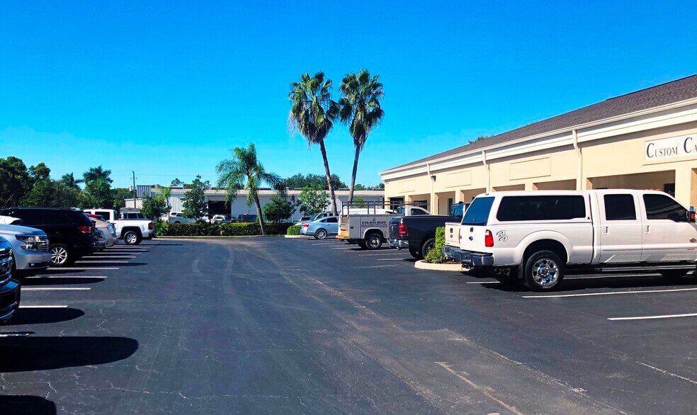 More Photos Of 5929 Youngquist Rd, Fort Myers Warehouse For Lease
