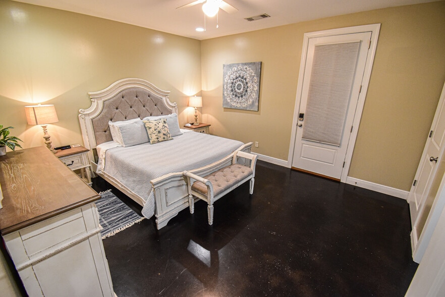 More Photos Of , Tuscaloosa Unknown For Sale