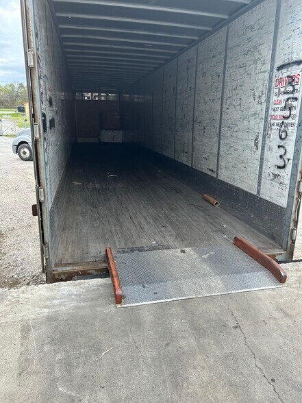 More Photos Of 180 Mount Paran Rd, Jacksboro Distribution For Lease