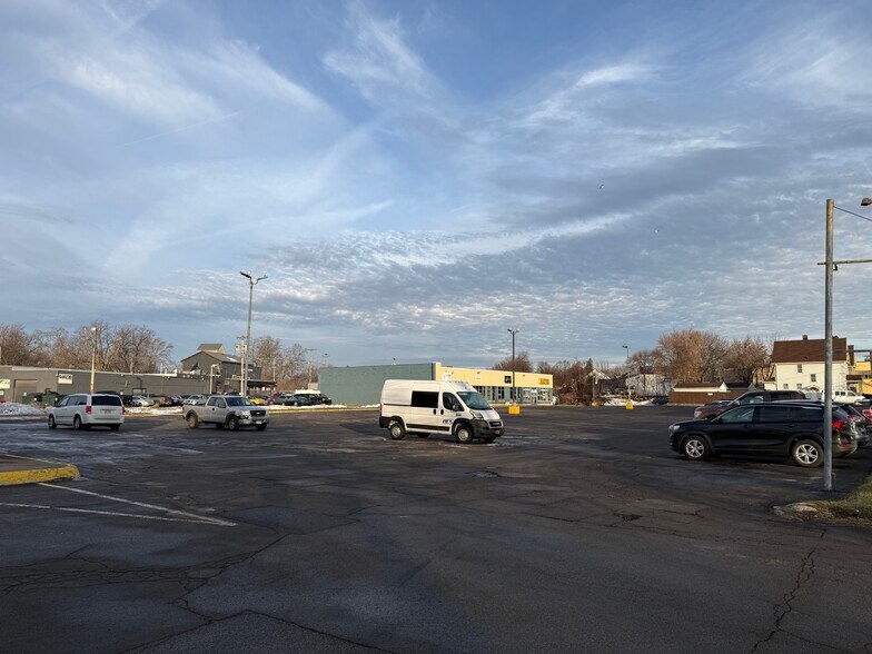 More Photos Of 1711 N Clinton Ave, Rochester Office For Sale