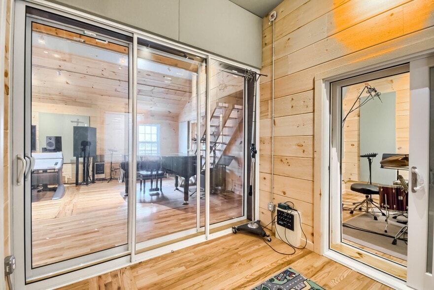 More Photos Of 1440 Woodmont Ln, Atlanta Loft Creative Space For Sale