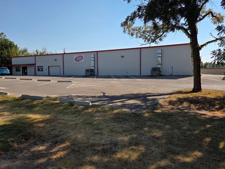 Primary Photo Of 72 Miller ave, Elgin Sports And Entertainment For Sale