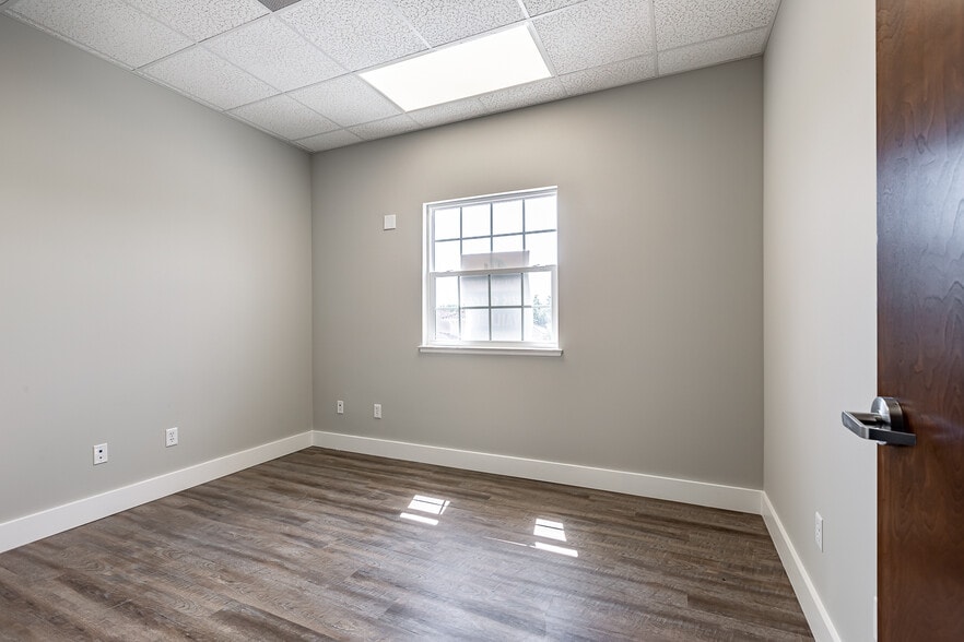 More Photos Of 1500 E Venice Ave, Venice Office For Sale