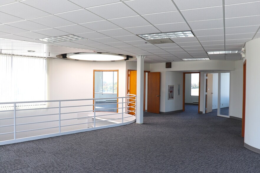 More Photos Of 11100 Linpage Pl, Saint Louis Self Storage For Lease