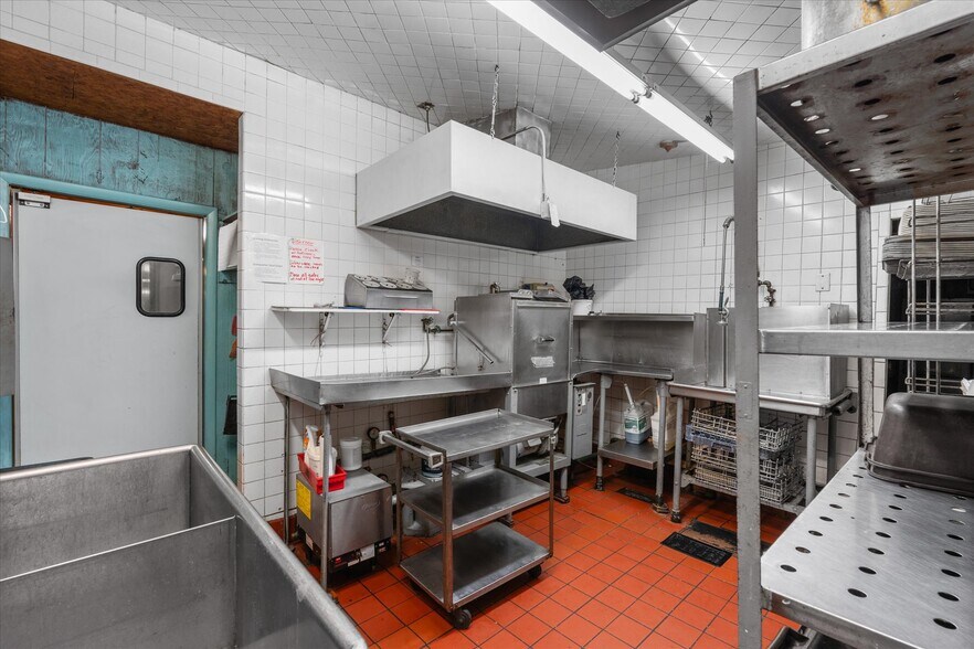 More Photos Of 1424 Main St, Sylvan Beach Restaurant For Sale