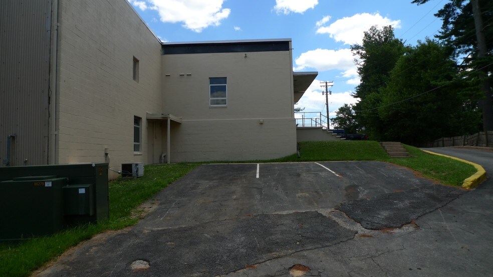 More Photos Of 7 Greenwood Pl, Pikesville Warehouse For Sale