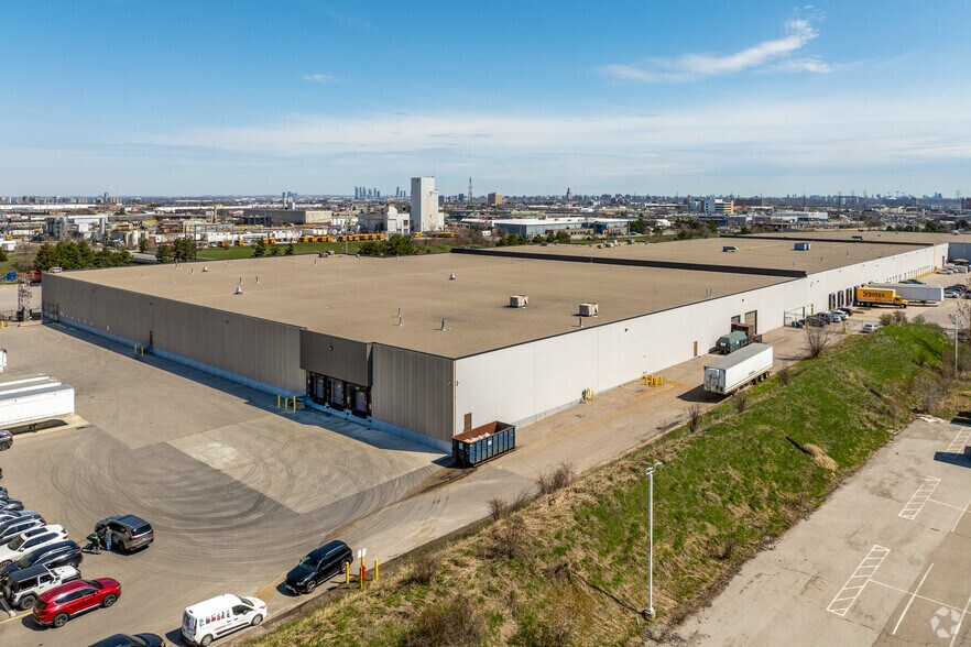 More Photos Of 105 Iron St, Toronto Warehouse For Lease