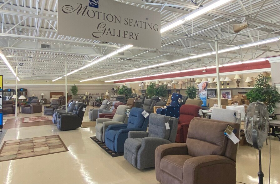 More Photos Of 3351 Hickory Blvd, Hudson Freestanding For Sale