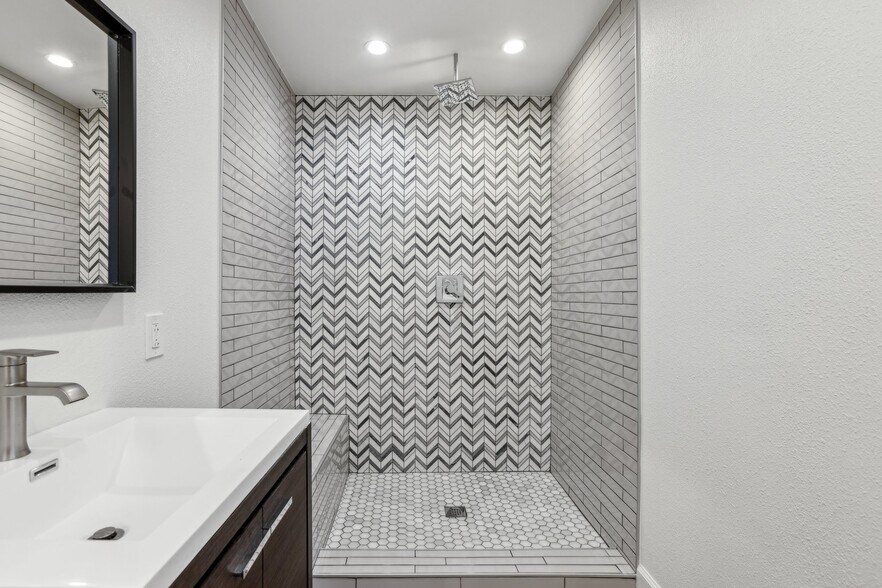 More Photos Of 6082 Selma Ave, Los Angeles Rehabilitation Center For Lease