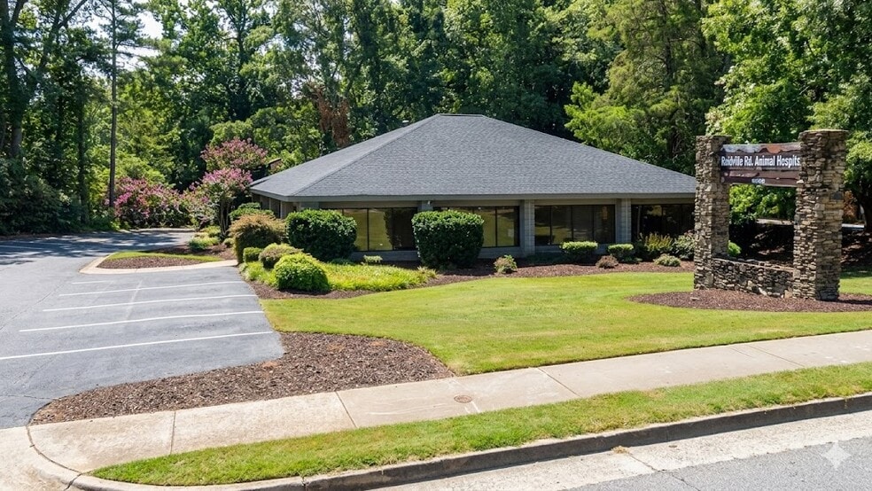 Primary Photo Of 1423 John B White SR Blvd, Spartanburg Veterinarian Kennel For Sale