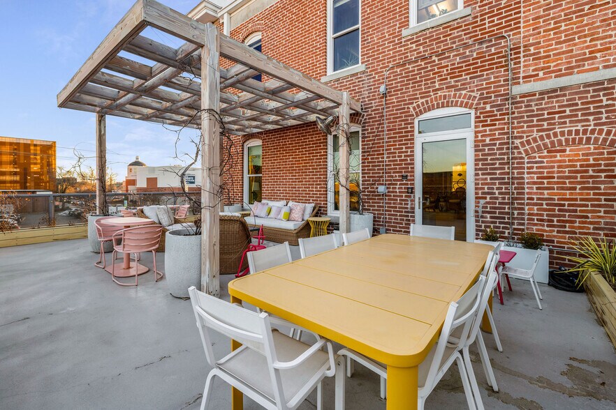 More Photos Of 125 W Central Ave, Bentonville Office For Sale