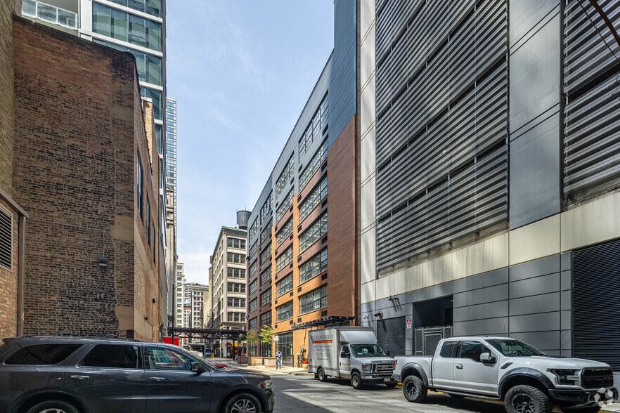 More Photos Of 171 N Wabash Ave, Chicago Apartments For Sale