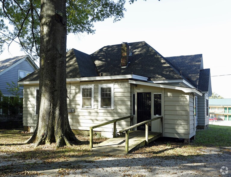 More Photos Of 404 N Gloster St, Tupelo Office For Lease