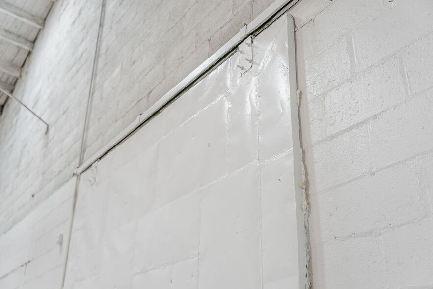 More Photos Of 1214 College St, Clarksville Warehouse For Lease