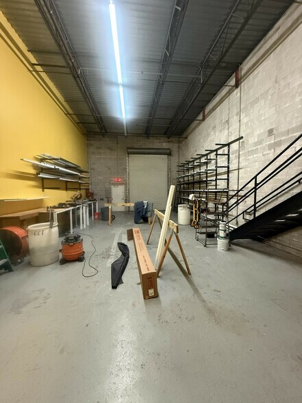 More Photos Of 801-893 Kings Hwy, Fort Pierce Light Manufacturing For Sale