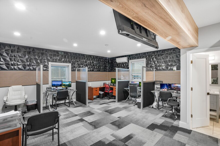More Photos Of 147 Sunrise Hwy, Amityville Storefront Retail Office For Sale