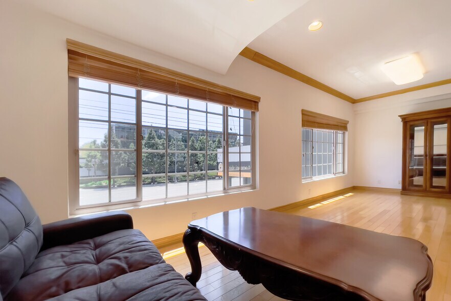 More Photos Of 12041 Jefferson Blvd, Culver City Office For Sale