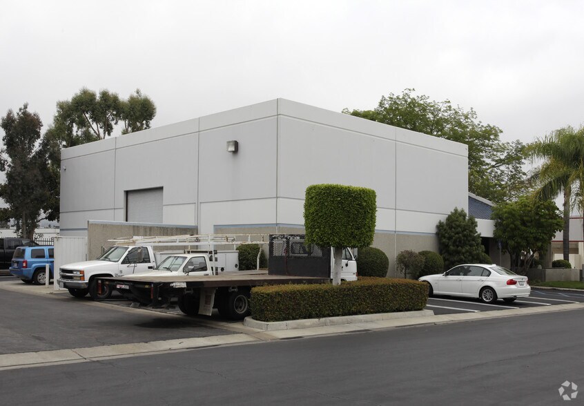 More Photos Of 1585 N Harmony Cir, Anaheim Warehouse For Lease
